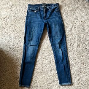 Lucky Brand frayed ankle jeans; dark wash; size 4/27